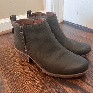 LIKE NEW Teva Women’s Anaya Waterproof Leather Bootie Size 9